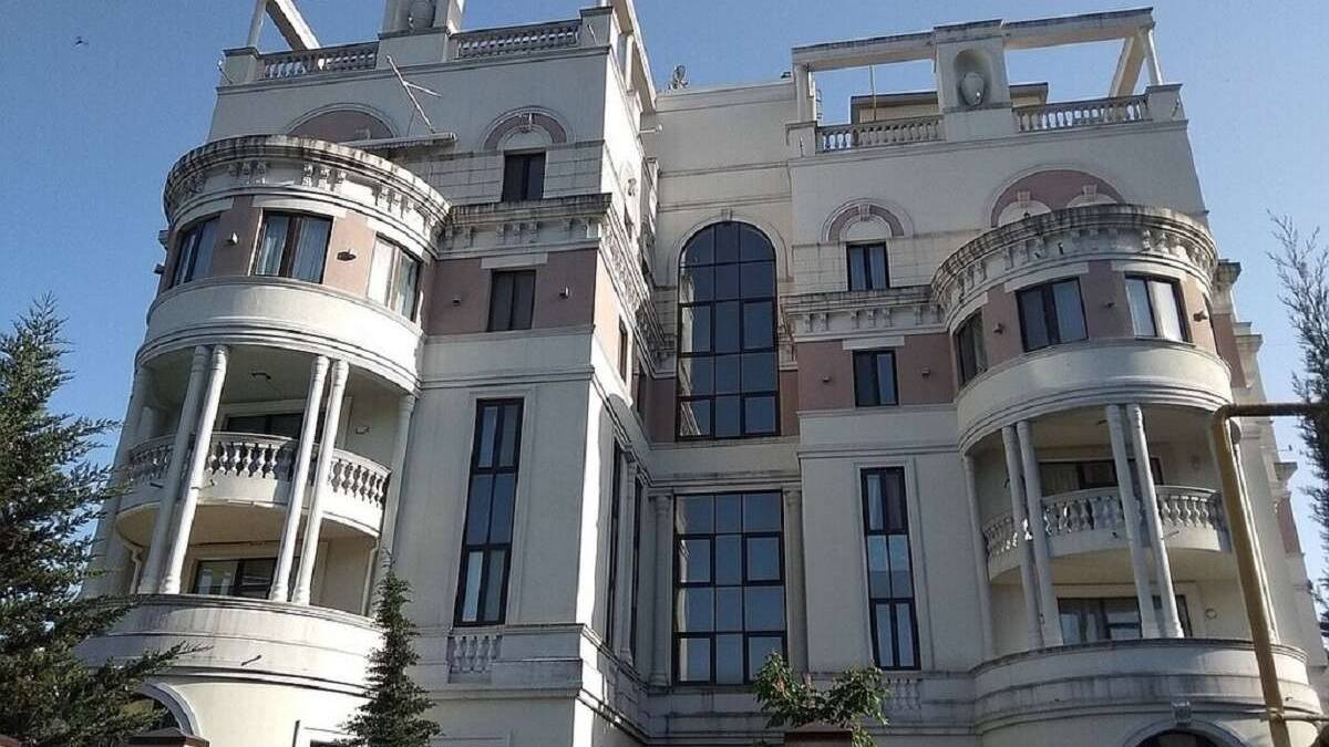 Президент Зеленский остался без квартиры в Ялте