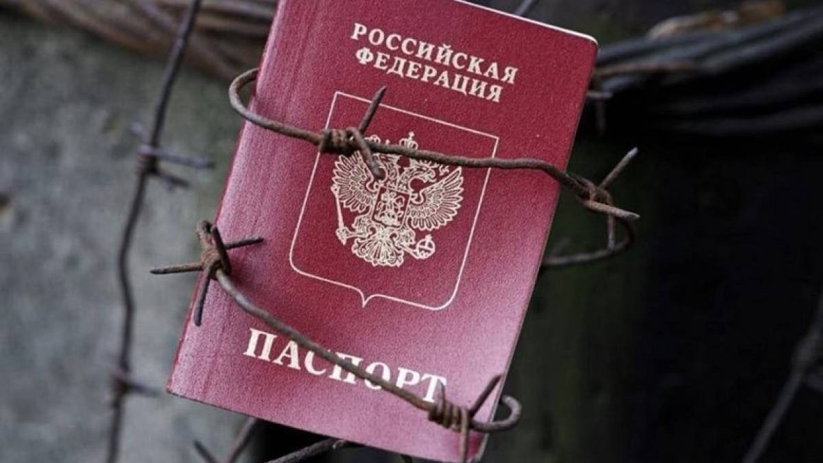 На Запоріжжі окупанти пропонують гроші пенсіонерам, які погодяться отримати паспорт рф