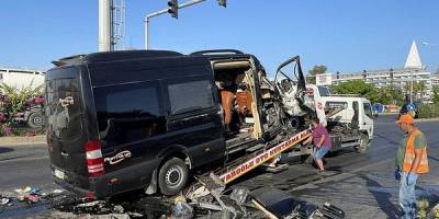 Туристичний автобус у Туреччині врізався у вантажівку: серед загиблих українка — ЗМІ
