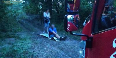 У Запоріжжі рятувальники 2 кілометри несли на ношах чоловіка, який травмувався на пляжі