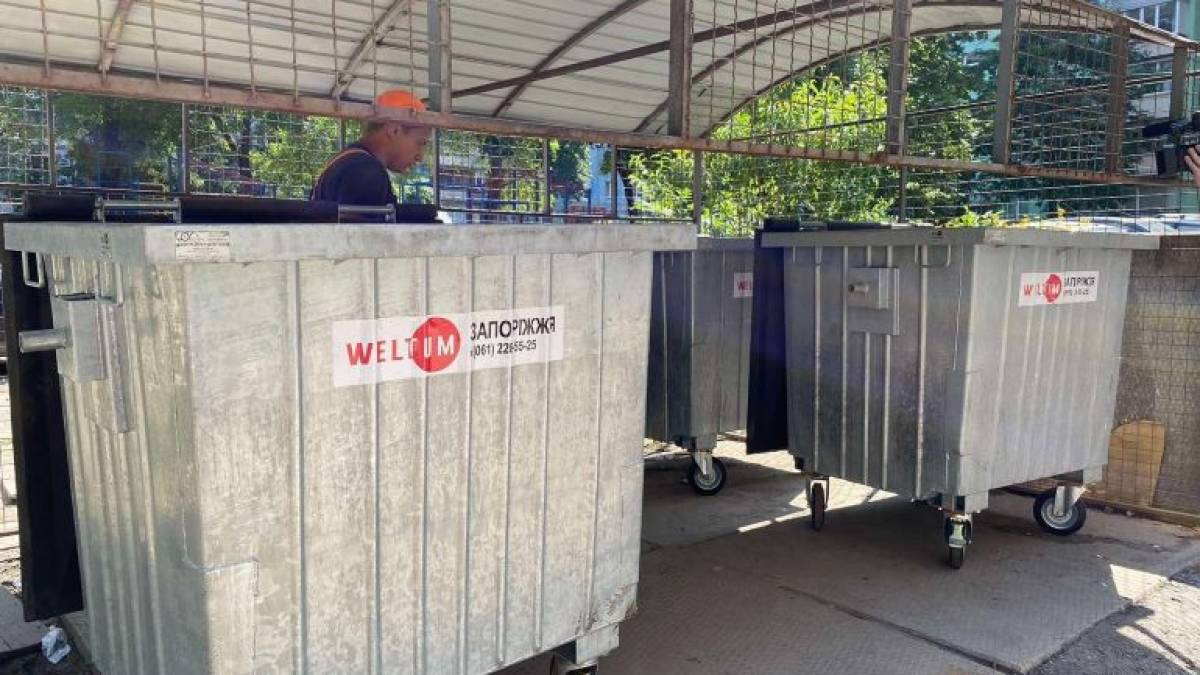 У Запоріжжі оновлюють сміттєві контейнери
