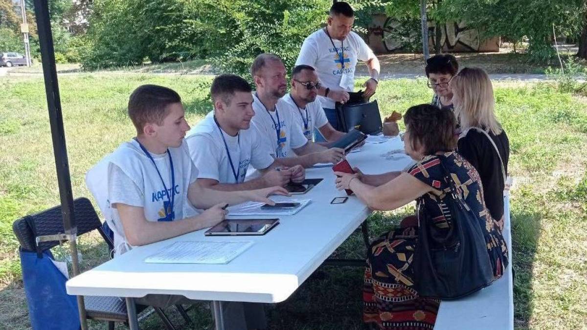 Благодійники – мешканцям постраждалого від обстрілів житла