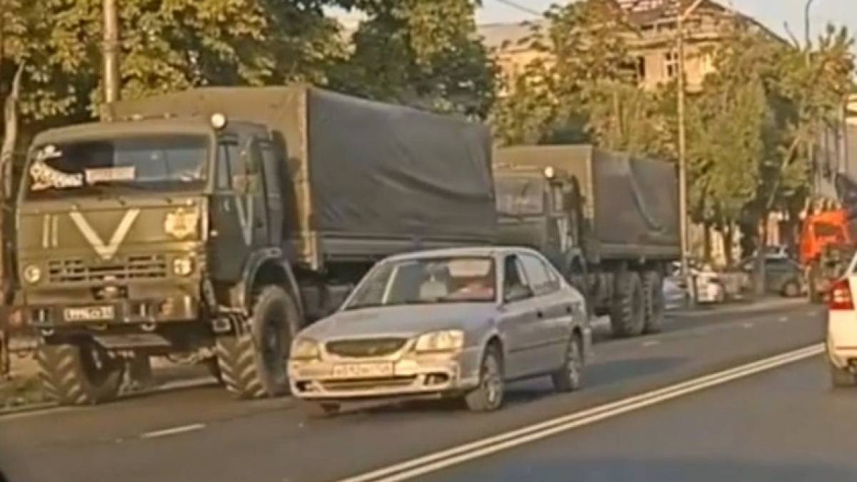 У напрямку Бердянська ворог знову перекидає через Маріуполь війська, БК та інженерну техніку