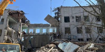 На Запоріжжі рятувальники ліквідують наслідки ворожих атак по місту Оріхову