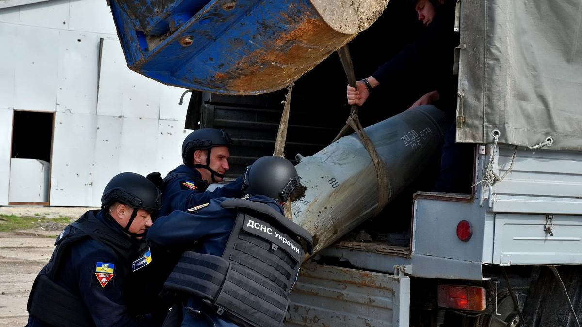 Фахівці ДСНС Запорізької області продовжують очищувати території від смертоносних дарів «руського міра» (фото, відео)