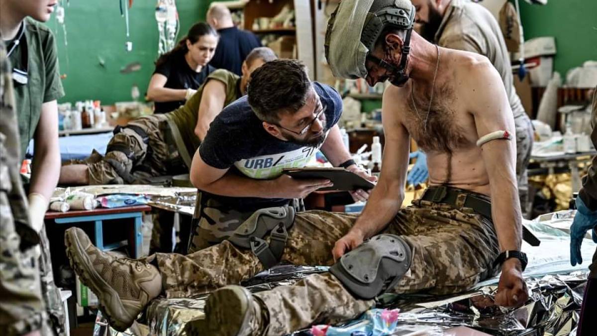 Два дні роботи військових медиків очима фотокора Дмитра Смольєнка