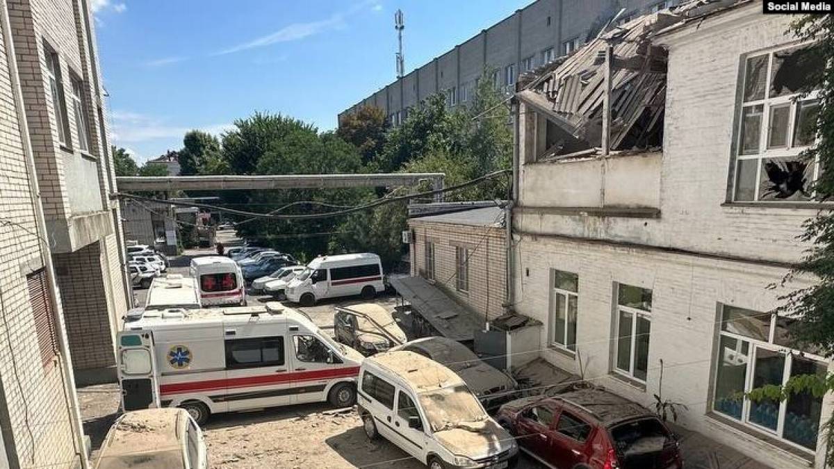 російські війська повторно обстріляли лікарню в Херсоні, в якій раніше загинув лікар – МОЗ