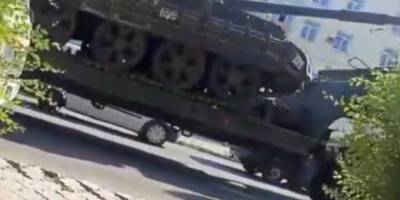 У бік Бердянська ворог відправив через Маріуполь танки та вантажівки з БК