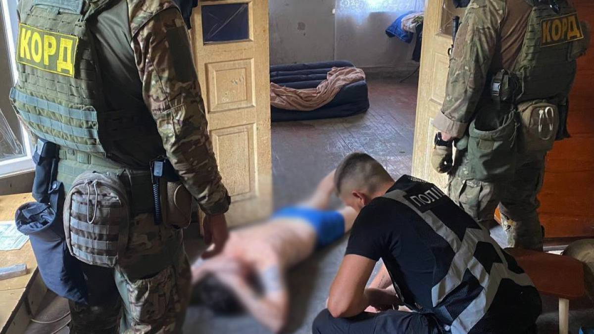У Запоріжжі затримали двох серійних викрадачів контактних кабелів тролейбусів