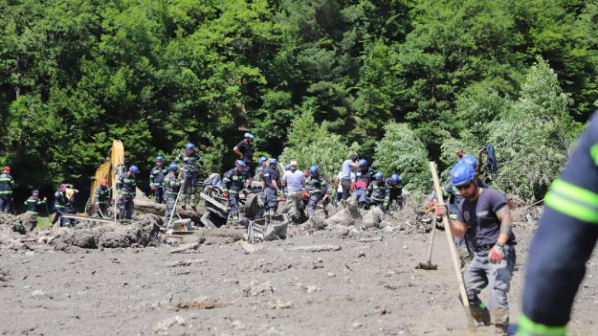 Кількість загиблих внаслідок зсуву ґрунту у Грузії зросла до 17-ти… (оновлено)