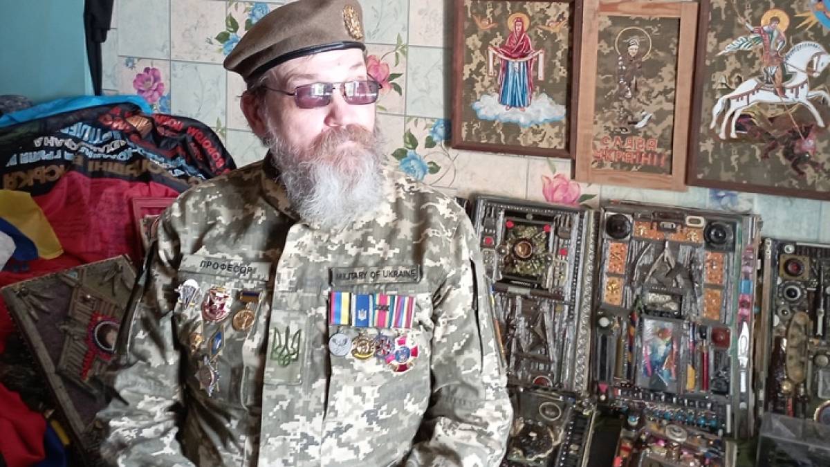 Хаос і надія. Нові сенси “фоліантів” запорізького Захисника, Який Малює