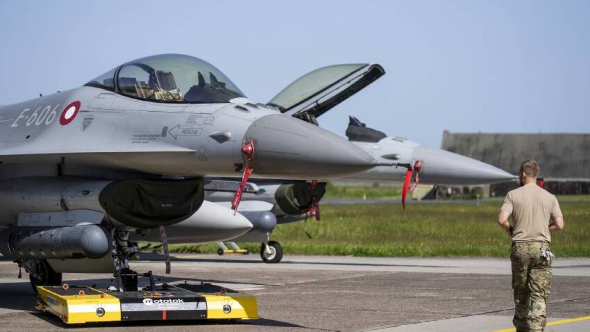 Чехія передала Україні симулятор для навчання пілотів на F-16