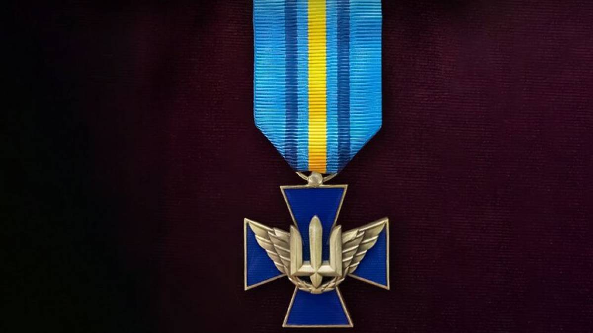 В Україні з’явилася нова відзнака для захисників неба – “Хрест Повітряних Сил”, фото