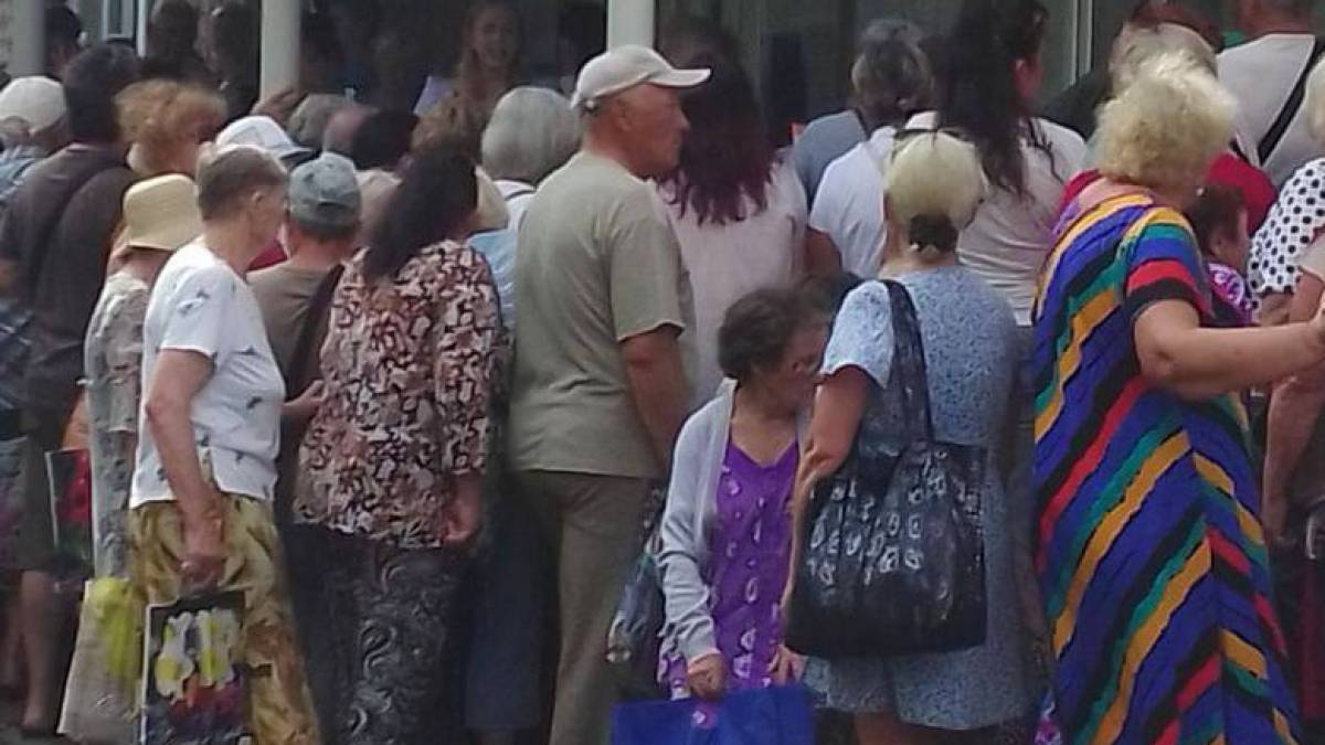 Бердянськ окупанти перетворили на місто черг