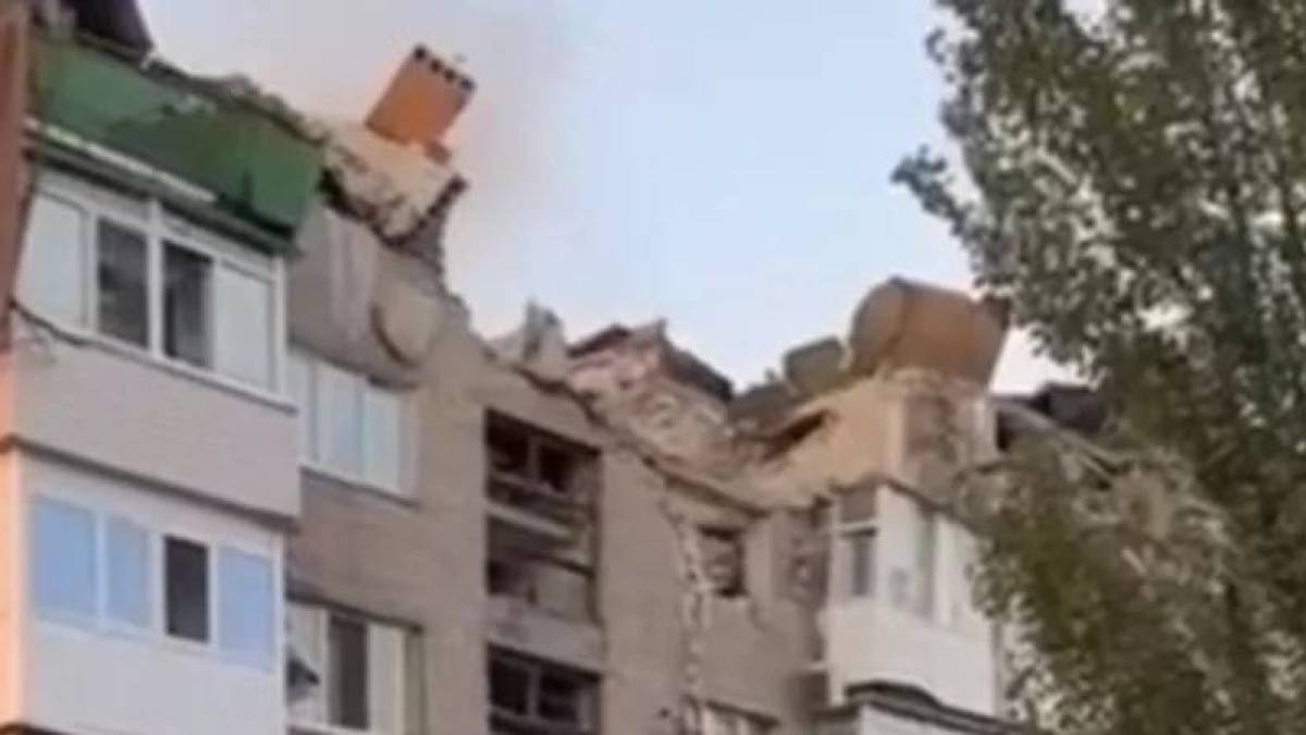 росія вдарила двома ракетами по багатоповерховому будинку в Покровську, є жертви