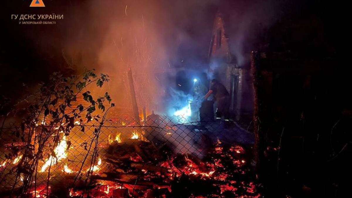На Запоріжжі ворог обстріляв один з населених пунктів Пологівського району: виникла пожежа