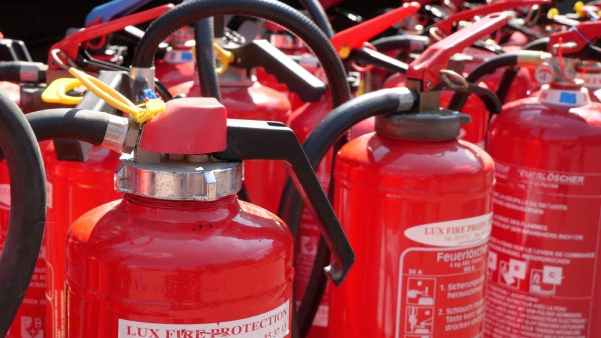 Запорізькі фахівці ДСНС отримали 50 вогнегасників