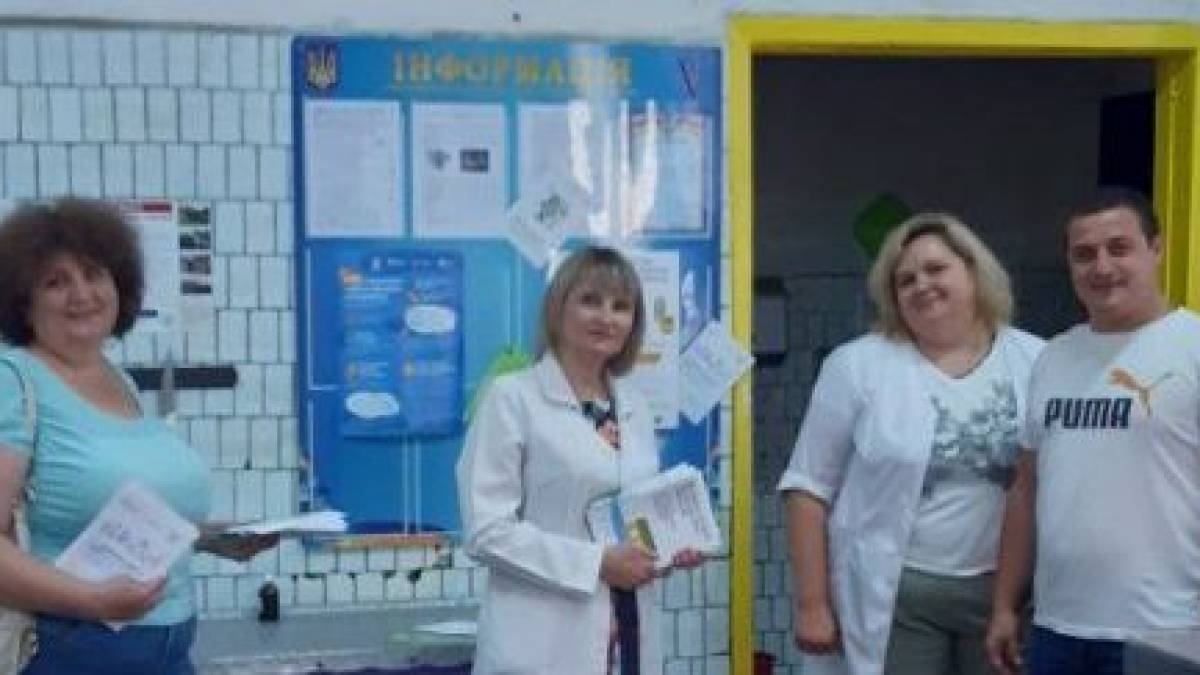 У Запоріжжі на ринку роздавали брошури про ботулізм і холеру