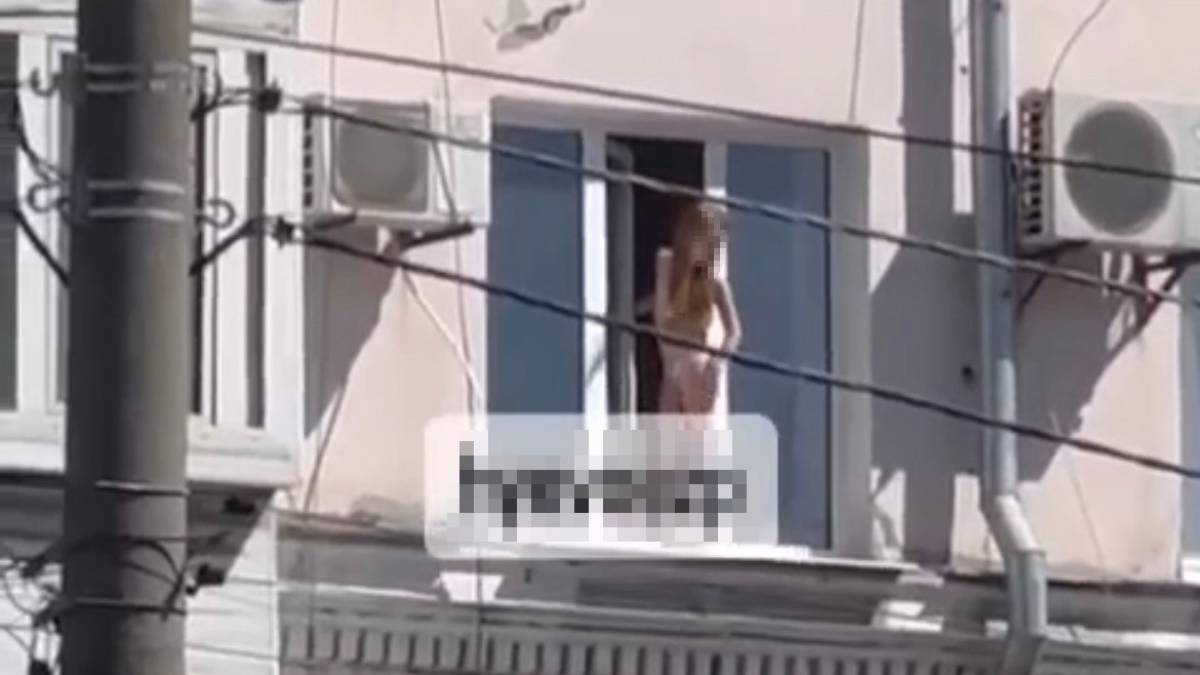 У Запоріжжі дівчинка дивом не випала з вікна