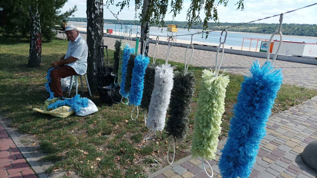 Руки, що працюють, не опустиш у розпачі