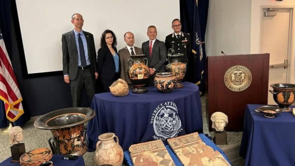Італія повернула зі США понад двісті стародавніх артефактів, викрадених у 90-і роки