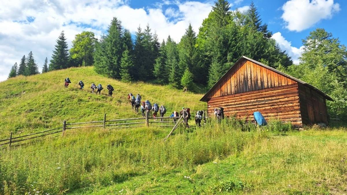 Юні туристи із Запоріжжя та Вільнянська побували на карпатських хребтах