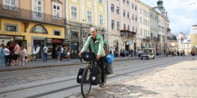 70-річний лікар із Франції подолав чотири тисячі кілометрів на велосипеді…
