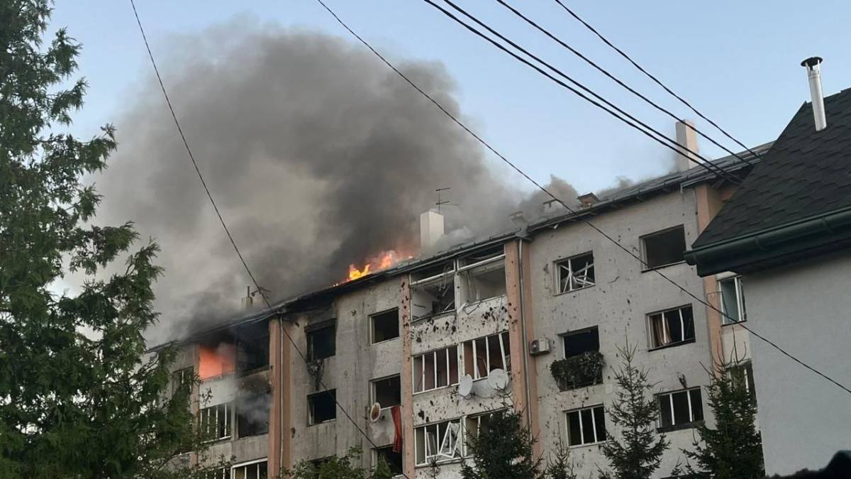 Ракетна атака на Львів: є влучання в житлові будинки