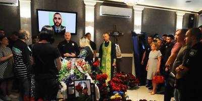 Сьогодні поховали капітана поліції Івана Іщенка, якого вбила авіабомба в Оріхові