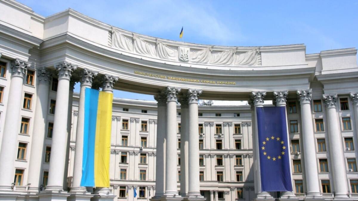 Розмови про вступ України в НАТО в обмін на територіальні поступки неприйнятні, – МЗС