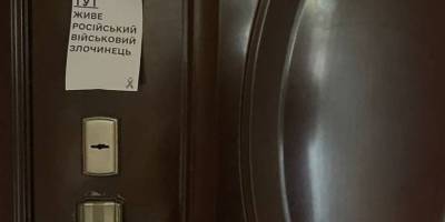 У Мелітополі активісти позначили спеціальними листівками житло окупантів та колаборантів