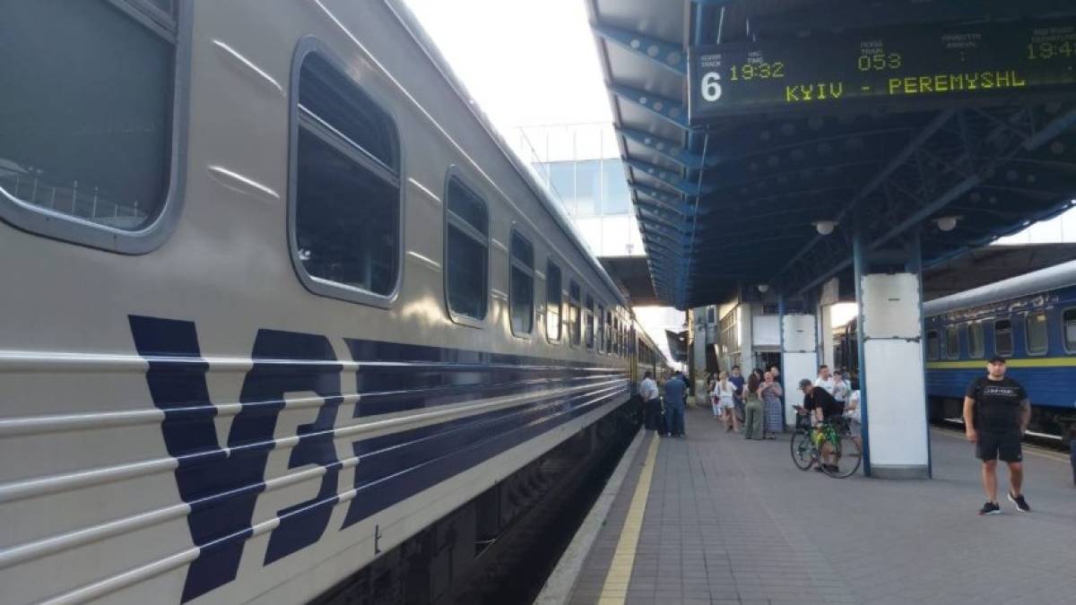 «Укрзалізниця» пояснює причину скасування частини потягів на Перемишль