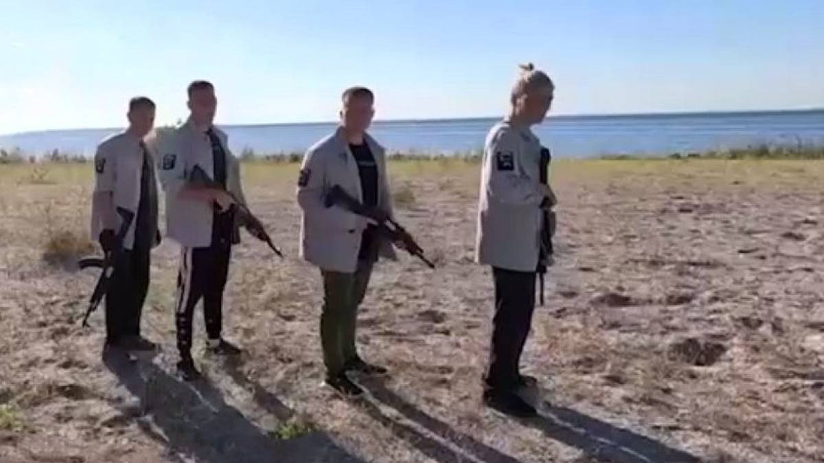 У Бердянську окупанти проводять молодіжний форум, учасників якого вчать воювати