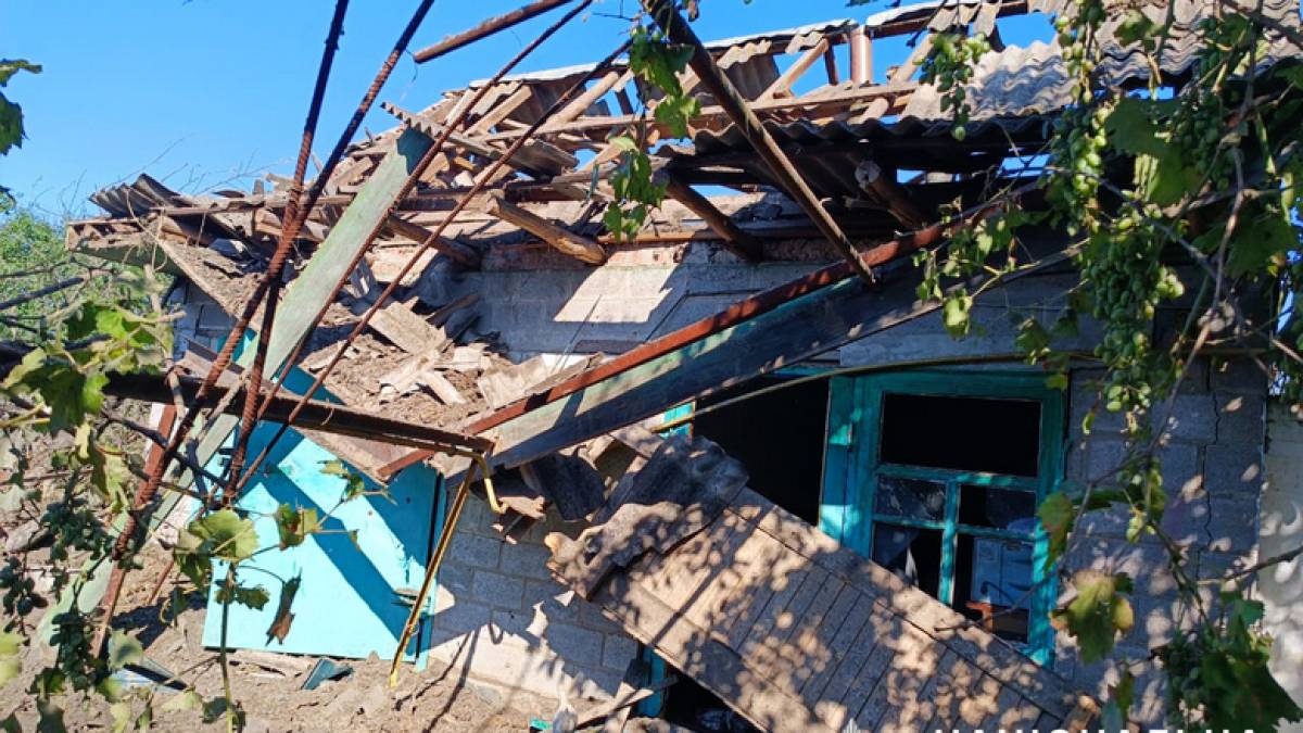 Запорізькі поліцейські задокументували наслідки ворожих обстрілів регіону