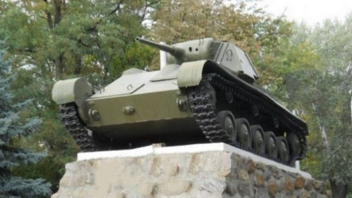 У Мелітополь окупанти обіцяють пригнати вкрадений ними танк-пам’ятник