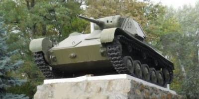 У Мелітополь окупанти обіцяють пригнати вкрадений ними танк-пам’ятник