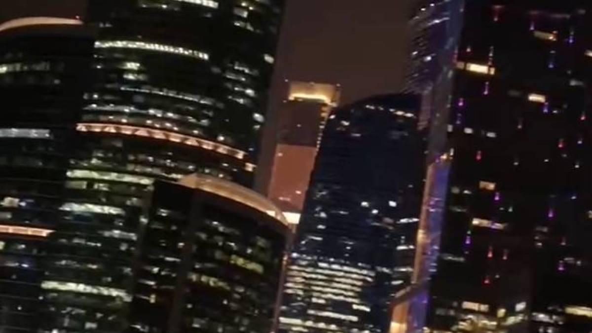 Безпілотники знову атакували Москву, є влучання
