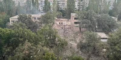 росіяни завдали авіаудару по Херсону, загорівся дитсадок