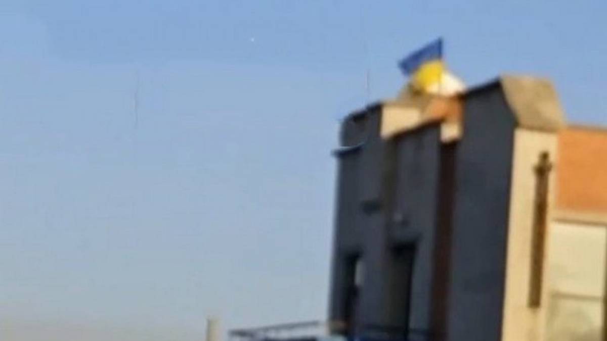 Над окупованим Бердянськом патріоти підняли український прапор