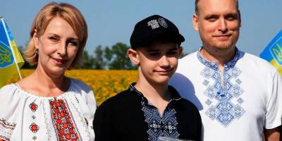 Запорізькі гвардійці подякували юному художнику Космо Максу за підтримку українських військових