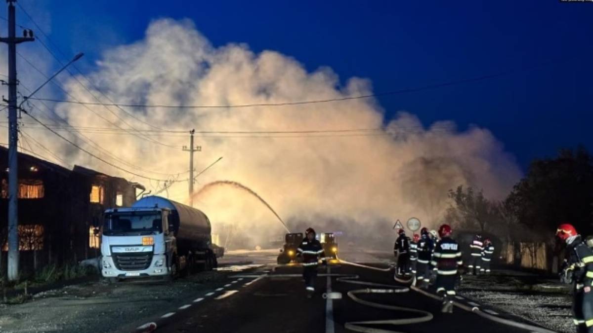 На заправці в Румунії сталися потужні вибухи: є постраждалі