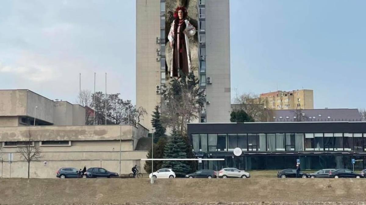 Новий величезний мурал в Литві знову прикрасить зображення красуні із Запоріжжя
