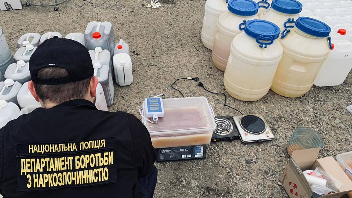 У Запоріжжі на покинутій фермі працювала сучасна високотехнологічна нарколабораторія: подробиці