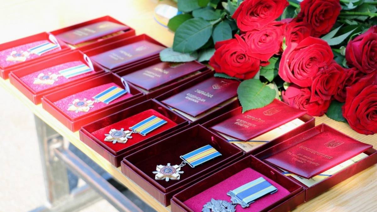 У Запоріжжі сім’ям загиблих нацгвардійців вручили посмертні нагороди «За мужність»