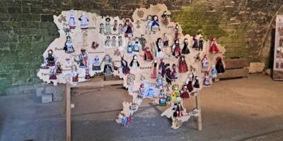 На «Мапі України. Обійми» – й ляльки запорізьких майстринь