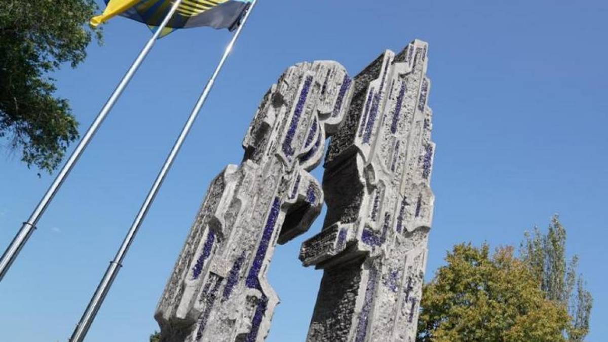 За сприянням запорізьких гвардійців на Донеччині відкрили пам’ятник Героям Небесної сотні