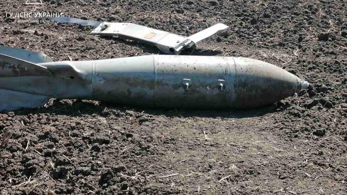 Запорізькі піротехніки знищили ворожу авіабомбу, яка могла здетонувати у будь-який момент