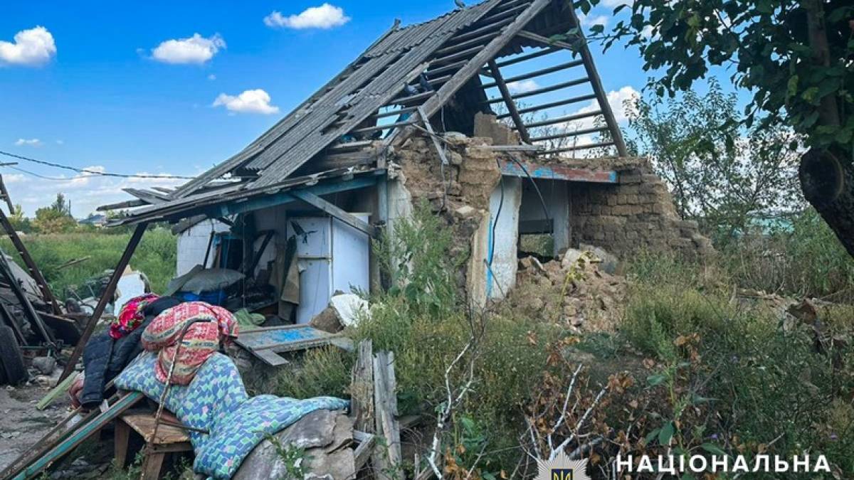 На Запоріжжі поліцейські задокументували наслідки ворожих обстрілів