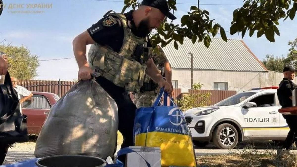 На Запоріжжі евакуювали з прифронтового селища дві родини – 4 дітей та 2 дорослих