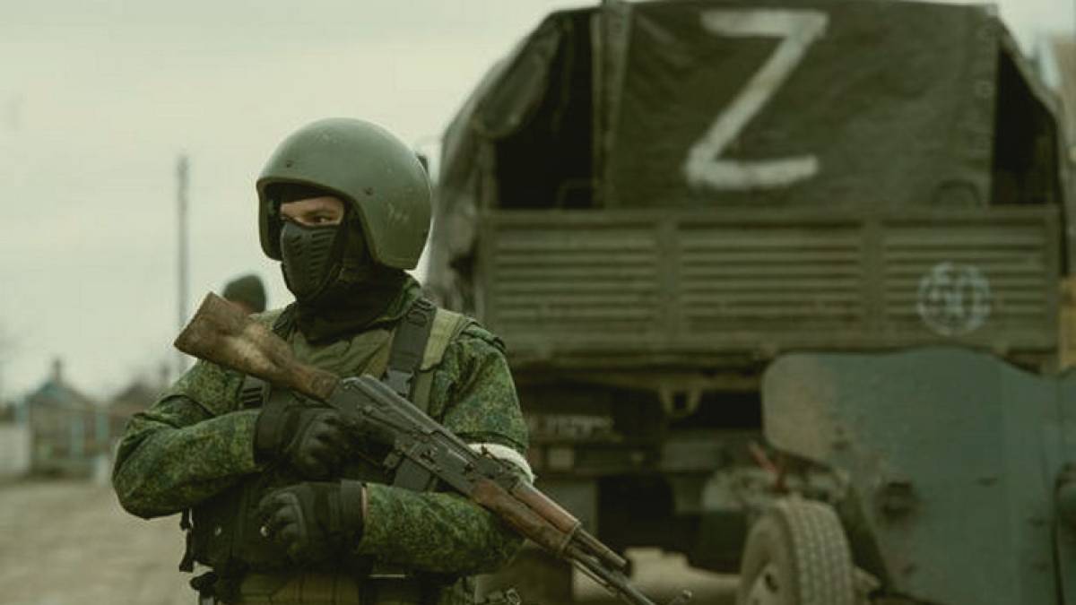 На Запоріжжі у рашистських офіцерів паніка: одні стріляються, інші божеволіють